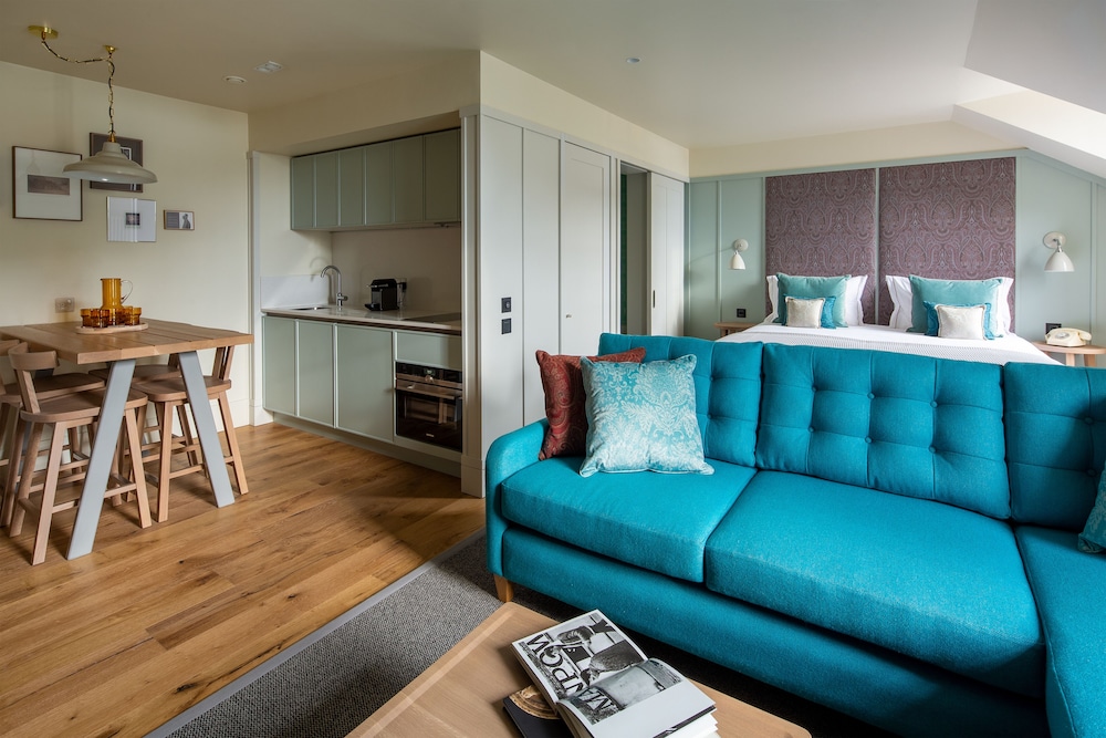 cheval abbey strand apartments at holyrood