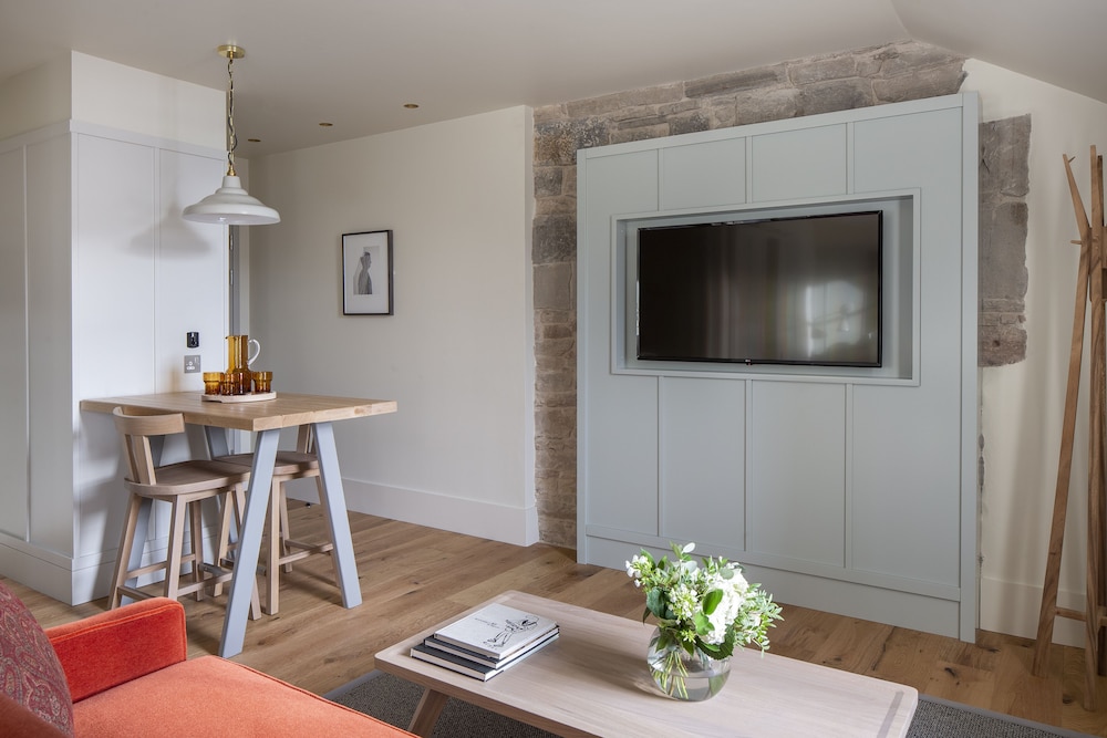 cheval abbey strand apartments at holyrood