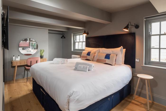 hiding space trim street apartments