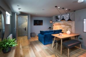 hiding space trim street apartments