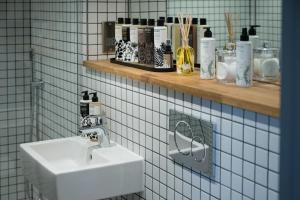 hiding space trim street apartments