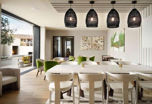 the knoll hotel napa valley tapestry collection by hilton