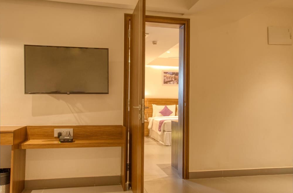 lilac hotel 5th block