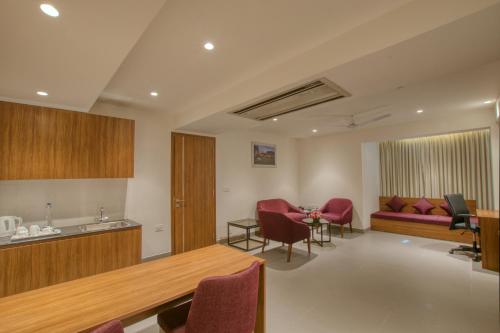 lilac hotel 5th block