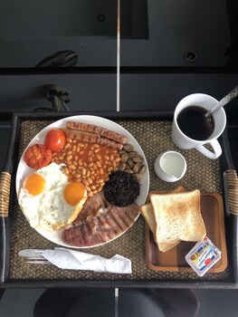 sue at cozy guesthouse