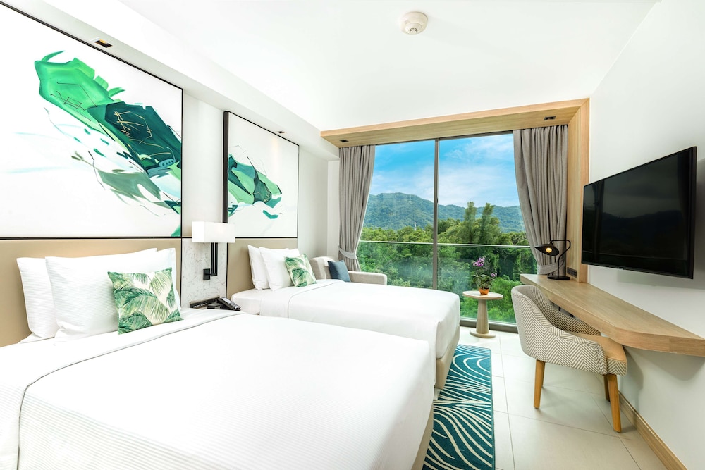 hilton garden inn phuket thailand