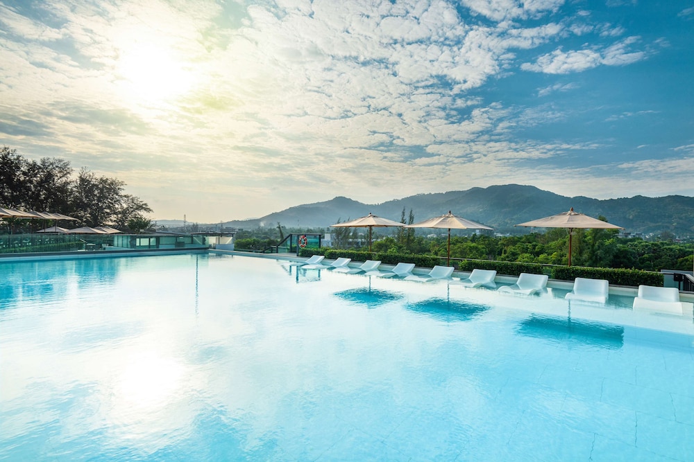 hilton garden inn phuket thailand