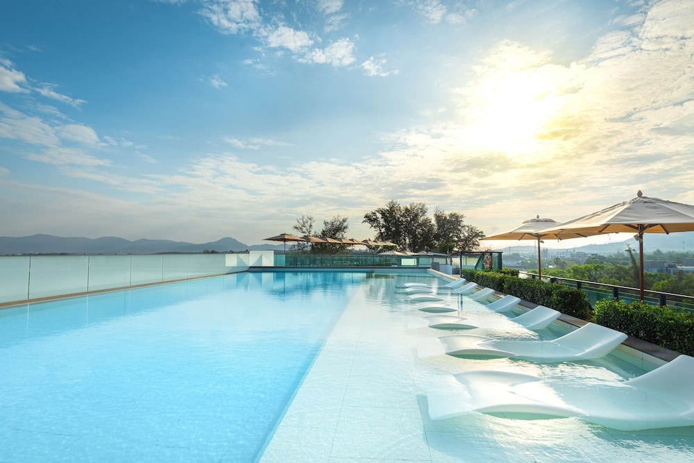 hilton garden inn phuket thailand