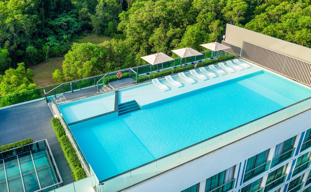 hilton garden inn phuket thailand