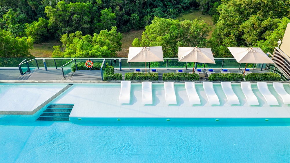 hilton garden inn phuket thailand
