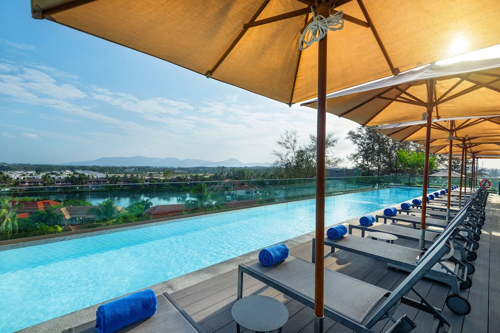 hilton garden inn phuket thailand