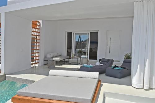 tinos
