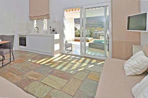 tinos