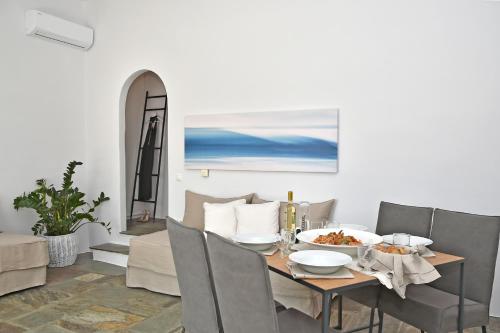 tinos