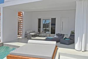 tinos