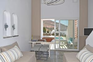 tinos