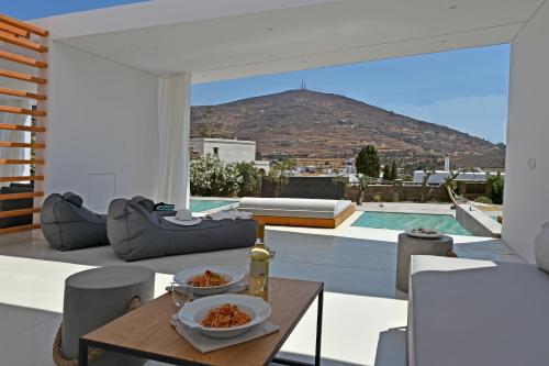 tinos