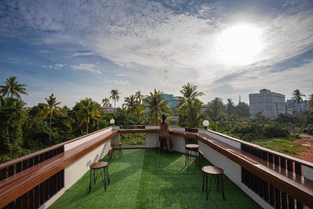 sleep box hostel suratthani