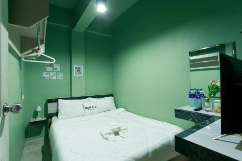 sleep box hostel suratthani