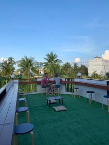 sleep box hostel suratthani