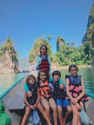 sleep box hostel suratthani