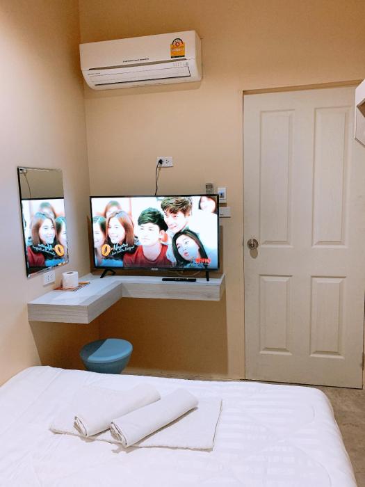 sleep box hostel suratthani