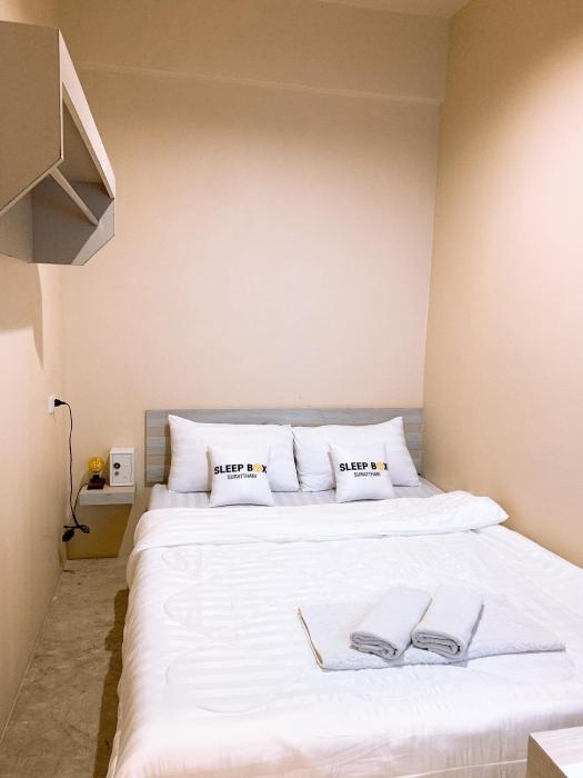 sleep box hostel suratthani