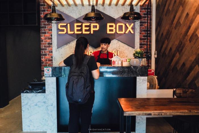 sleep box hostel suratthani