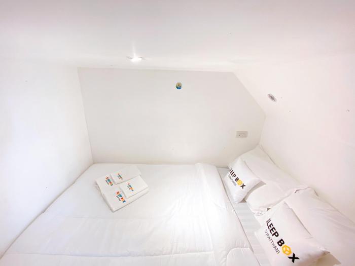sleep box hostel suratthani
