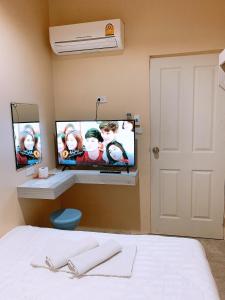 sleep box hostel suratthani