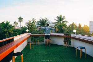 sleep box hostel suratthani