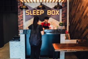 sleep box hostel suratthani