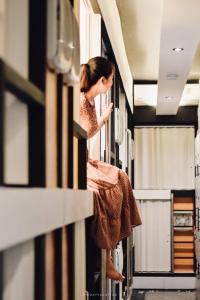 sleep box hostel suratthani