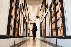 sleep box hostel suratthani