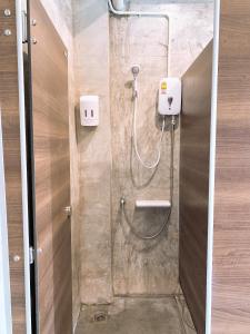 sleep box hostel suratthani