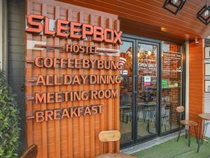 sleep box hostel suratthani