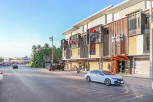 sleep box hostel suratthani