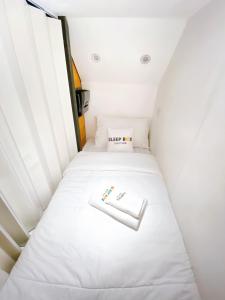 sleep box hostel suratthani