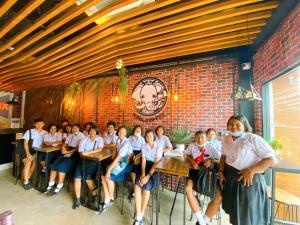 sleep box hostel suratthani