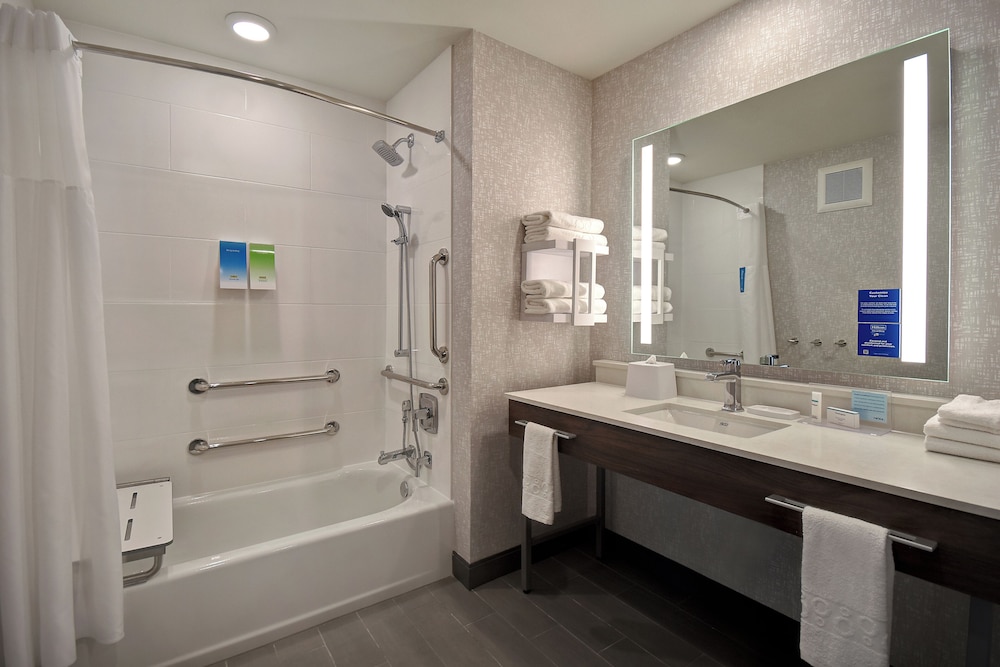 hampton inn and suites las vegas convention center