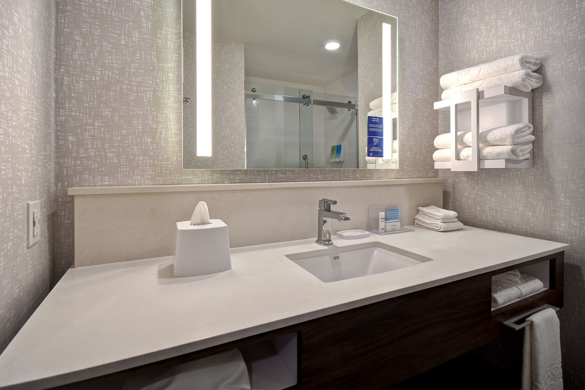 hampton inn and suites las vegas convention center