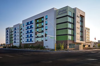 hampton inn and suites las vegas convention center