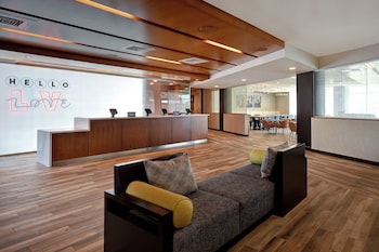 hampton inn and suites las vegas convention center