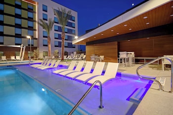 hampton inn and suites las vegas convention center