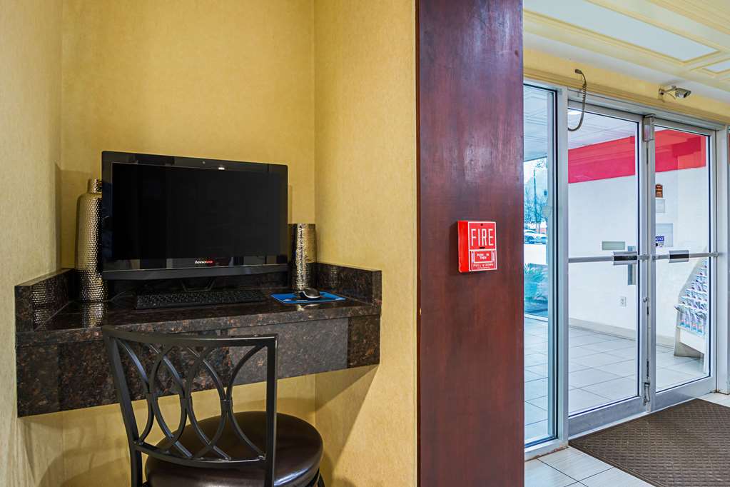 quality suites atlanta airport east