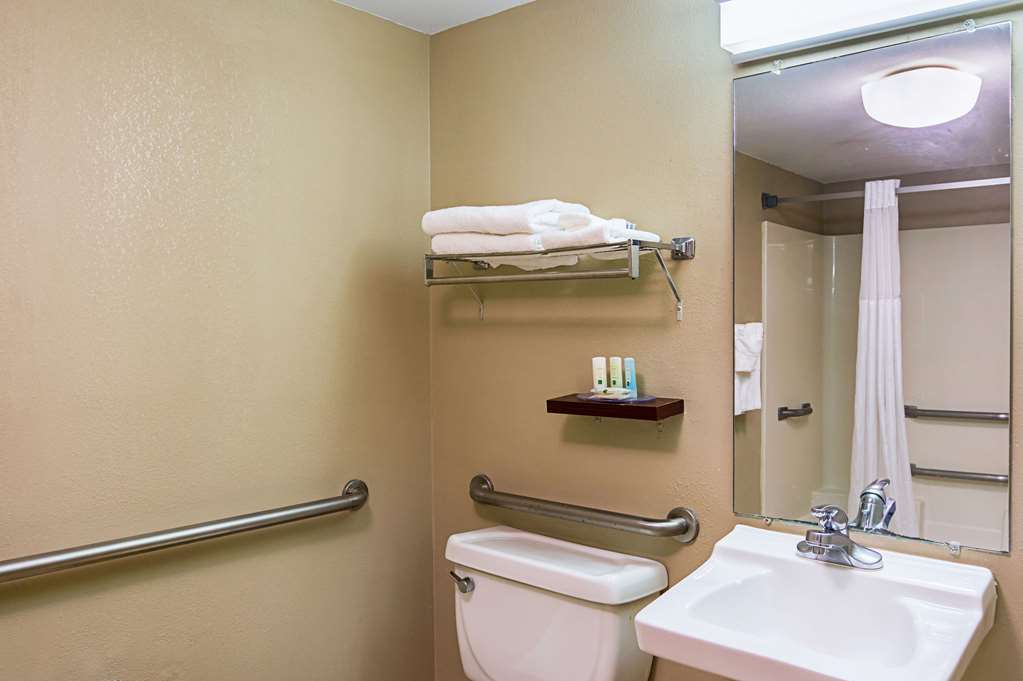 quality suites atlanta airport east