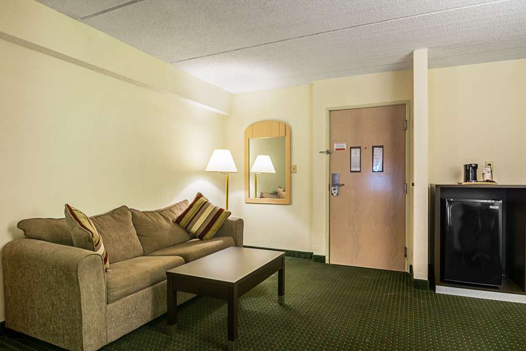 quality suites atlanta airport east