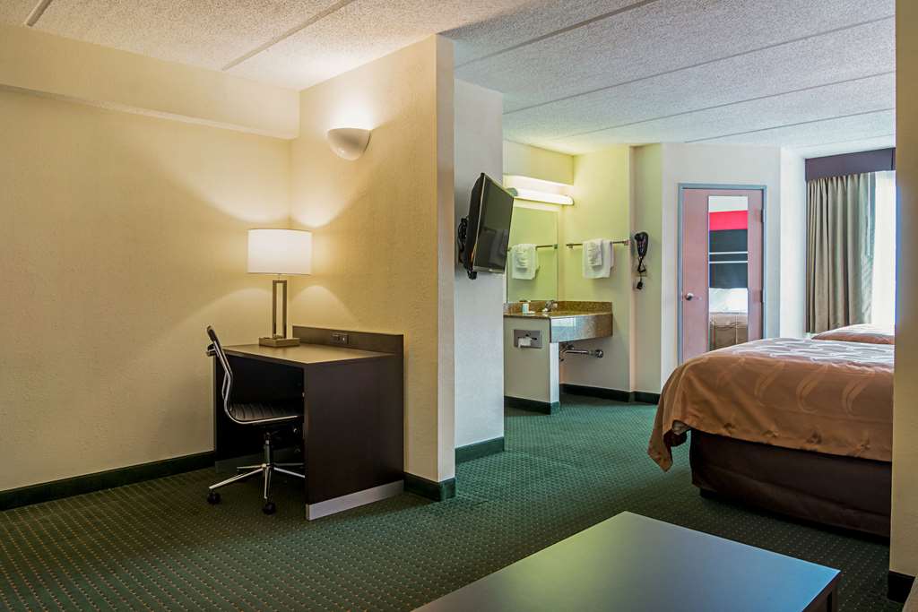 quality suites atlanta airport east