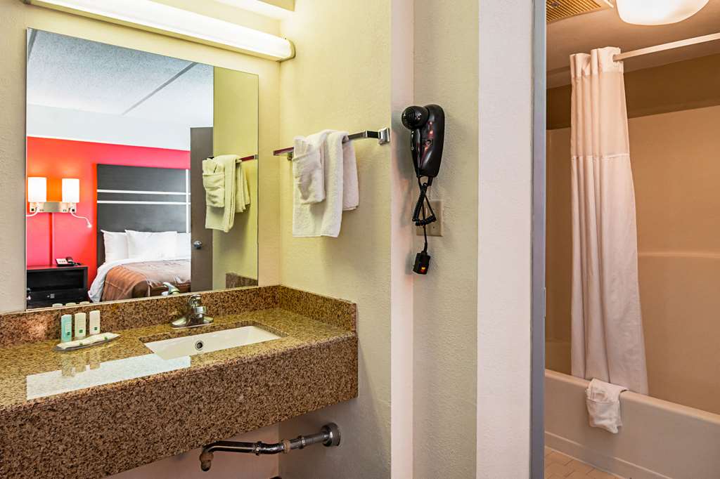 quality suites atlanta airport east