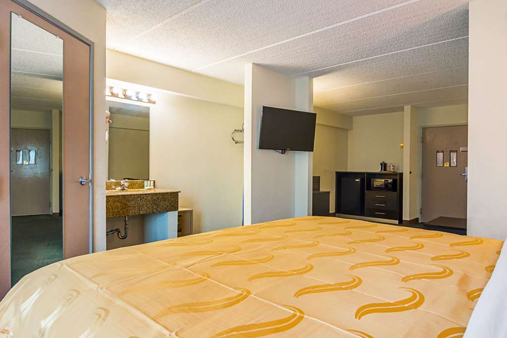 quality suites atlanta airport east